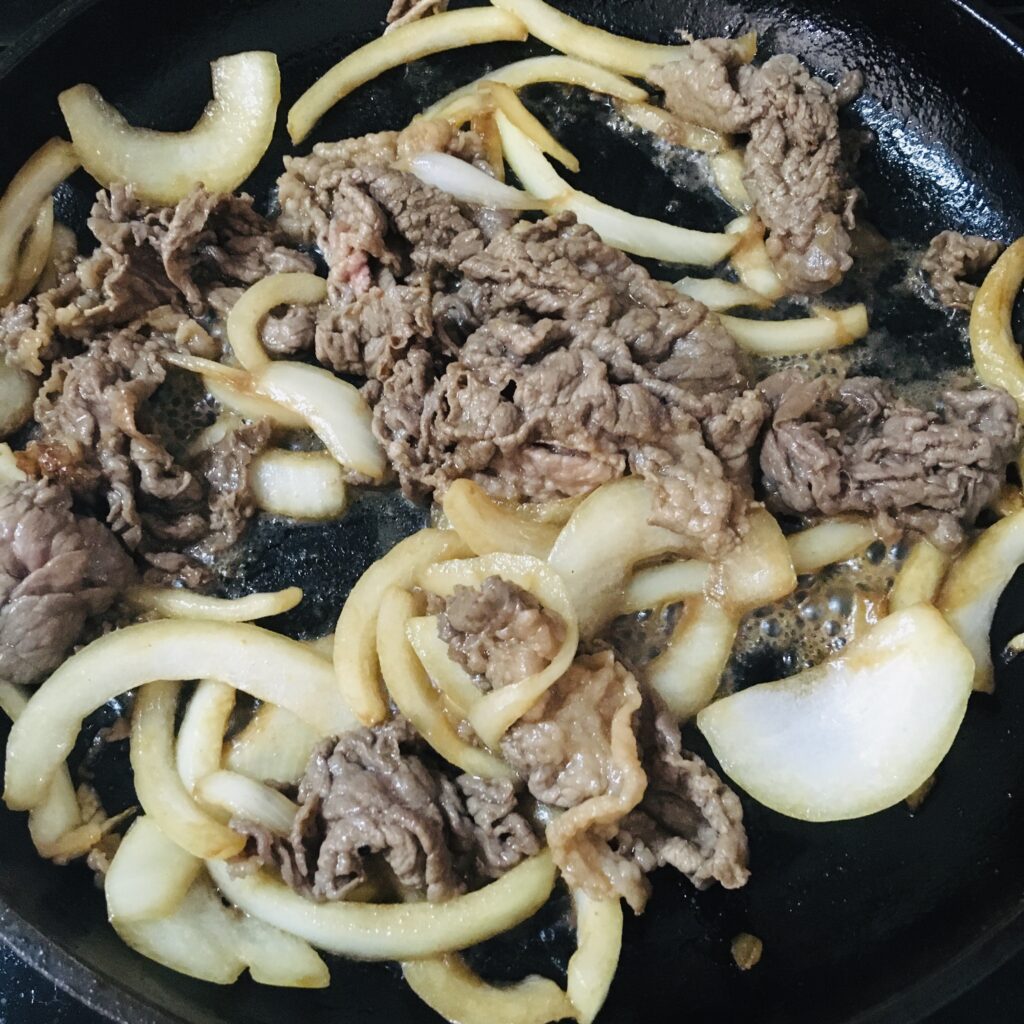 牛焼き肉丼を作ります